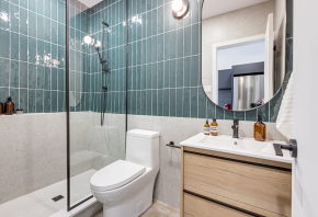 Le Mile End Hotel - Luxury loft chic bathroom